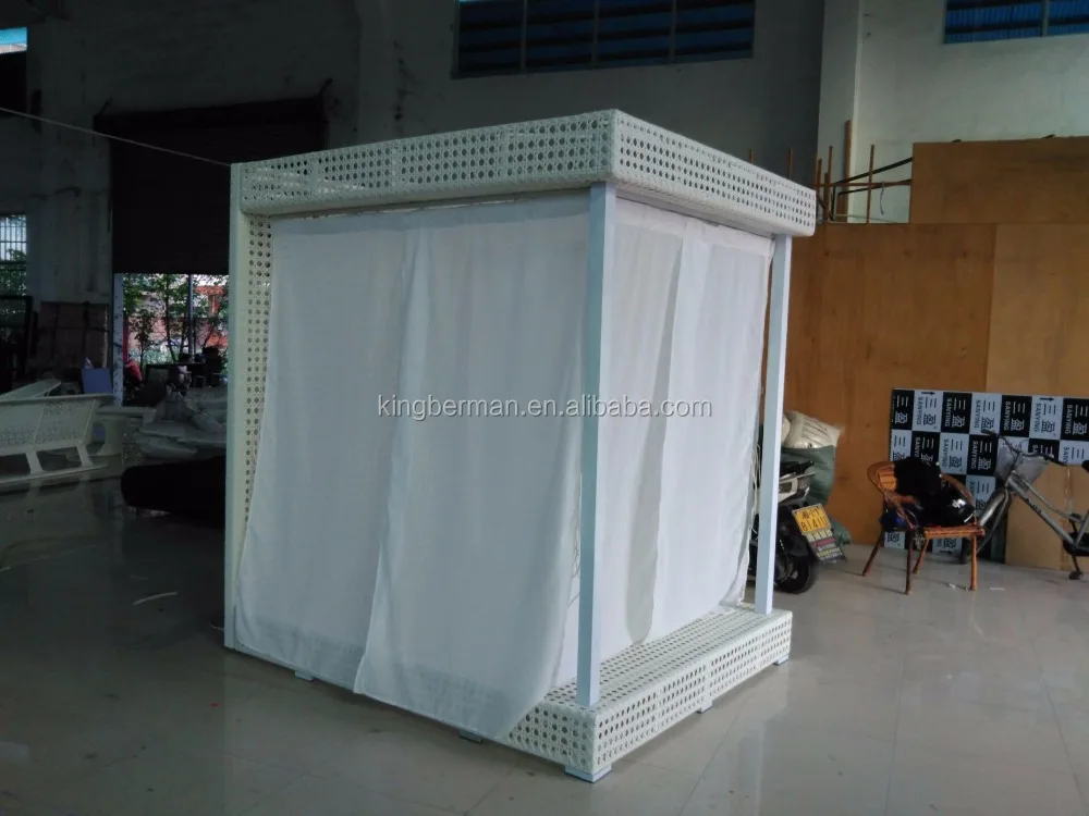 Luxury Rattan Daybed with Curtain Outdoor Leisure Wicker Sun bed PE Rattan Beach Sunbed