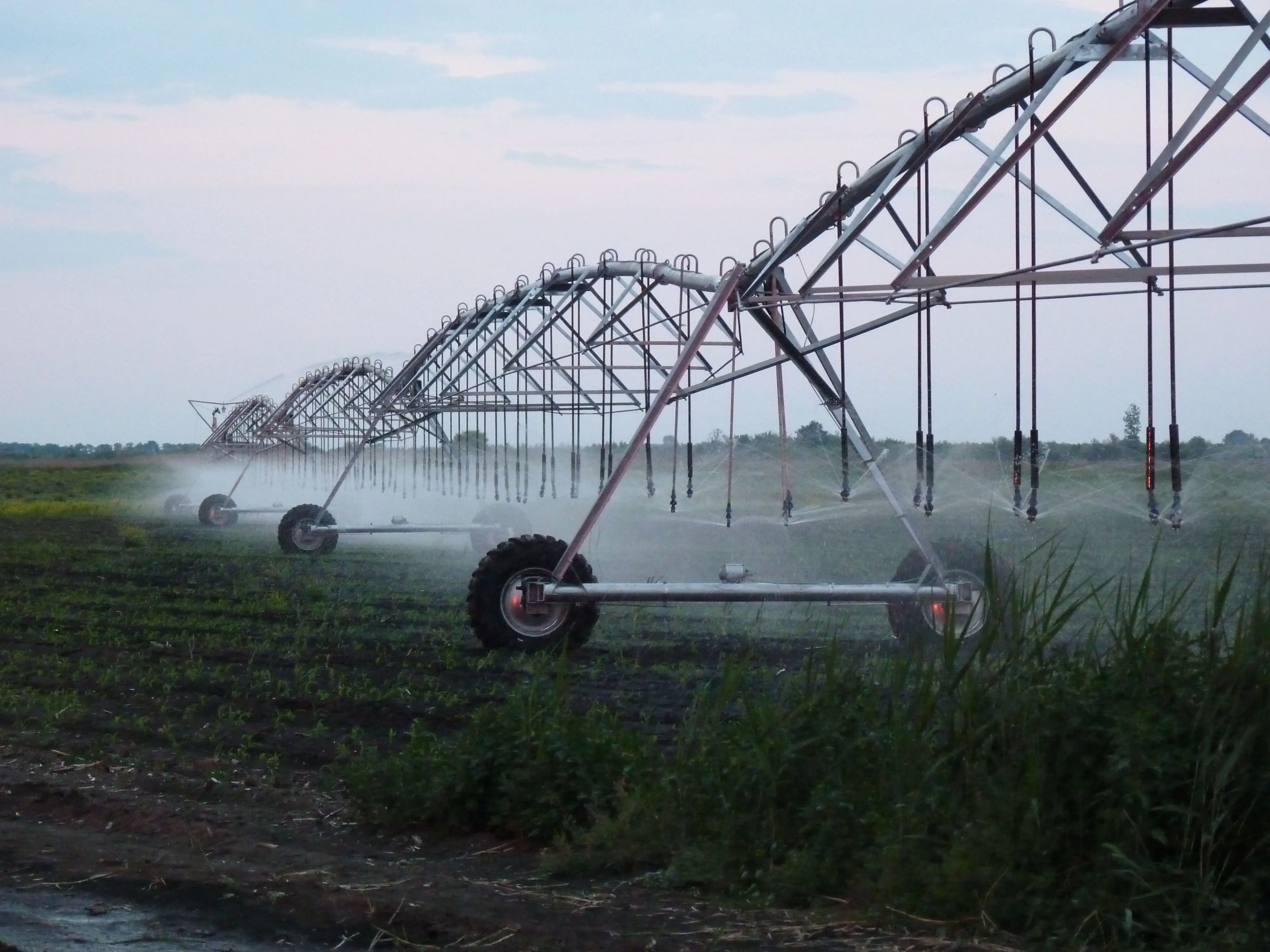 2022 Best Price Towable center pivot irrigation system used for big farm