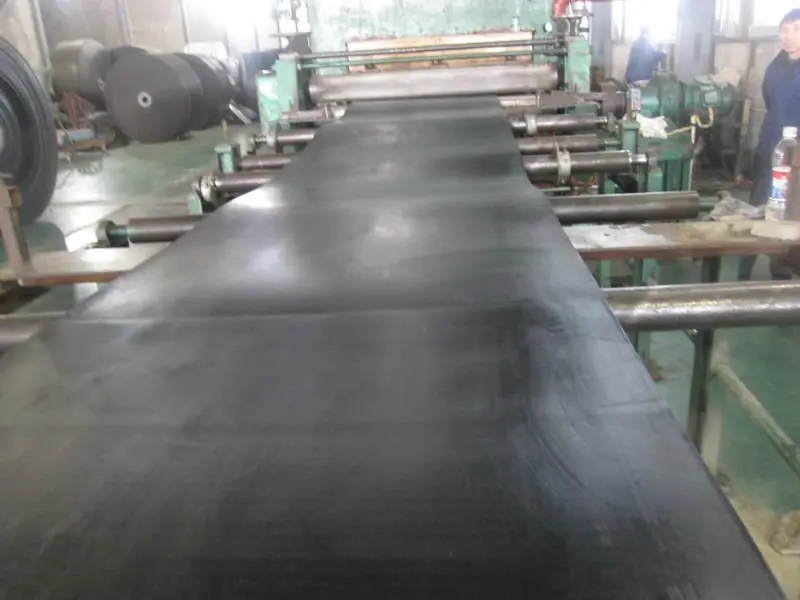 Хорошее гибкостью EP резиновая конвейерная лента цена от производителя