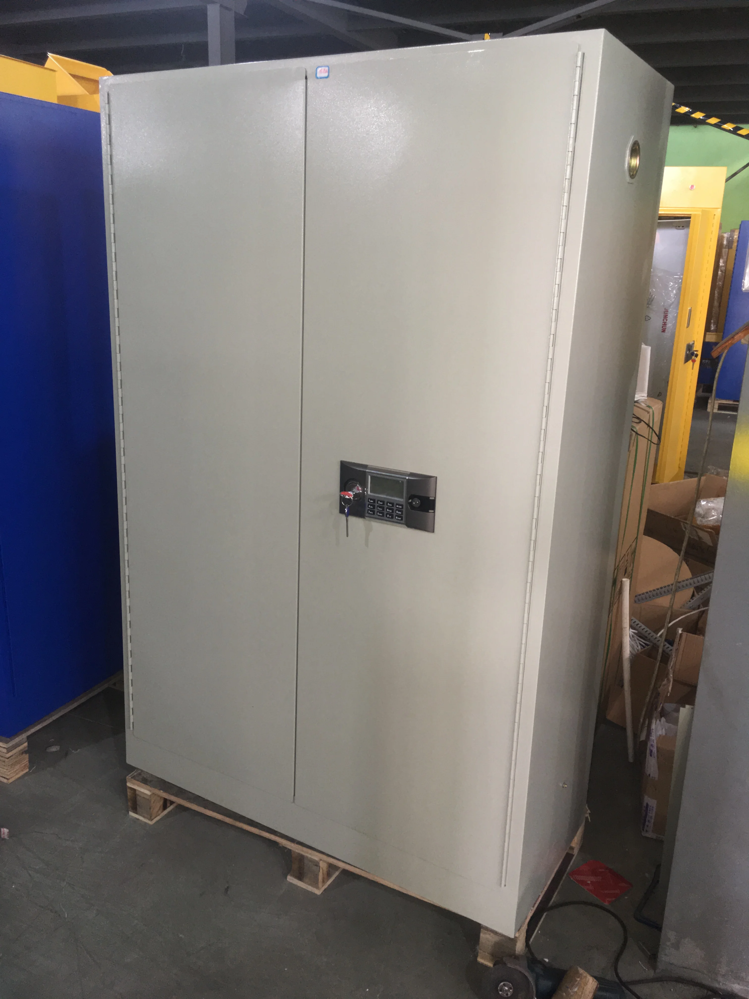 Golden Knight Chemical Laboratory Equipment For Toxicant, Chemistry Cabinet With Double Lock