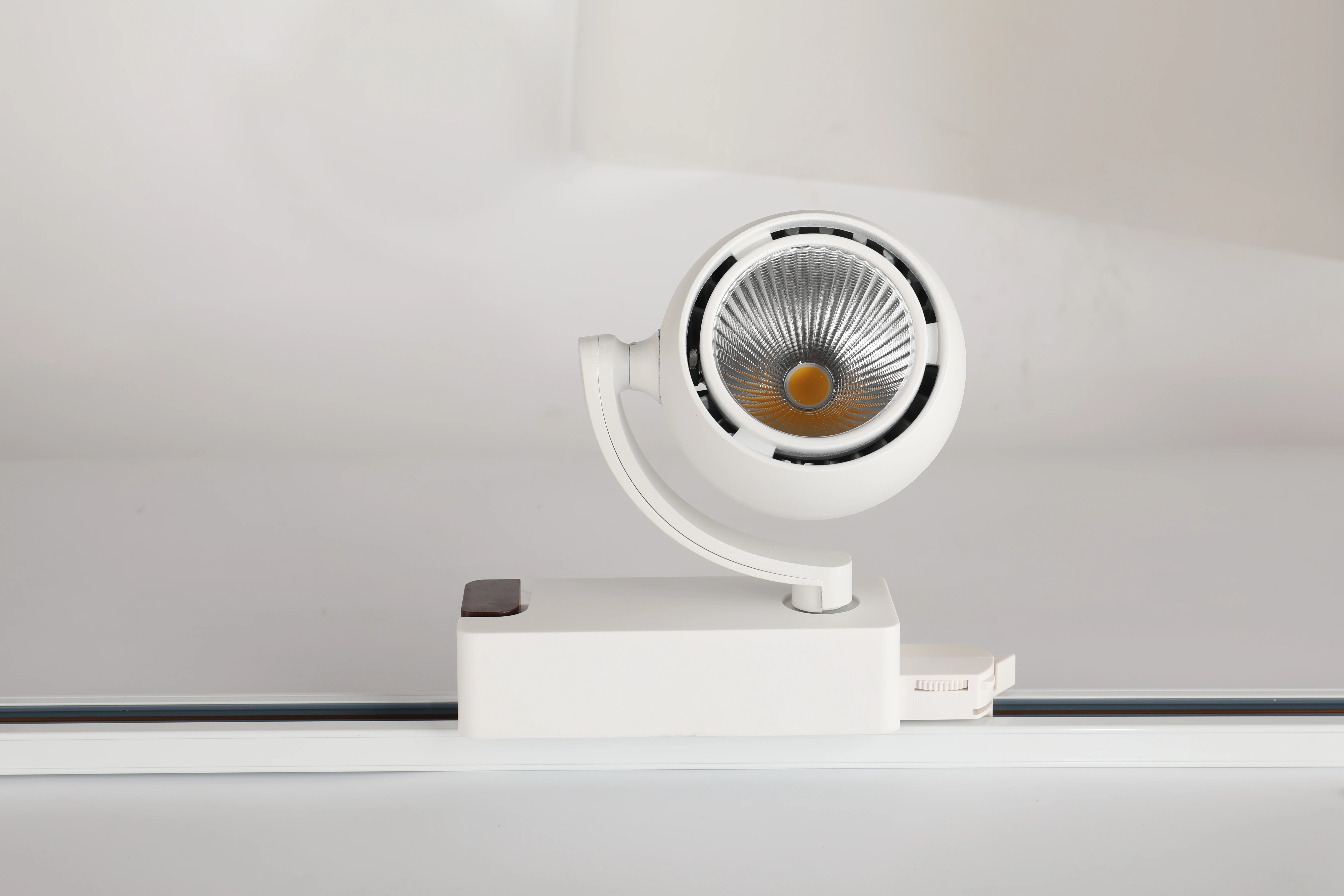 
30w modern LED track light 