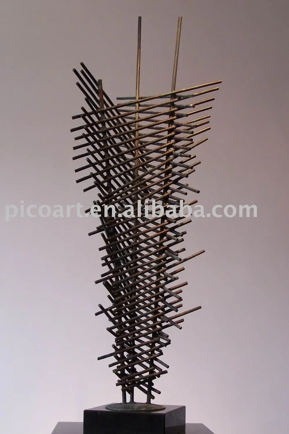 горячей продается железный забор скульптуры