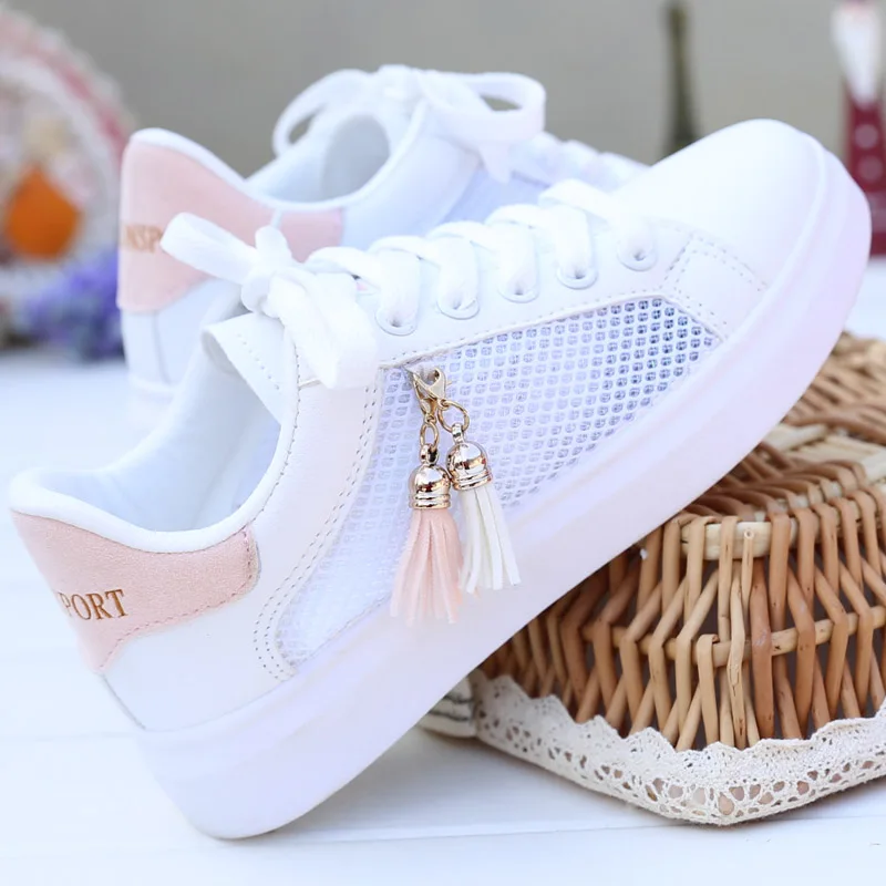 
The small white shoe female student breathes the female shoe flat bottom 2018 new summer edition net surface sports leisure shoe 