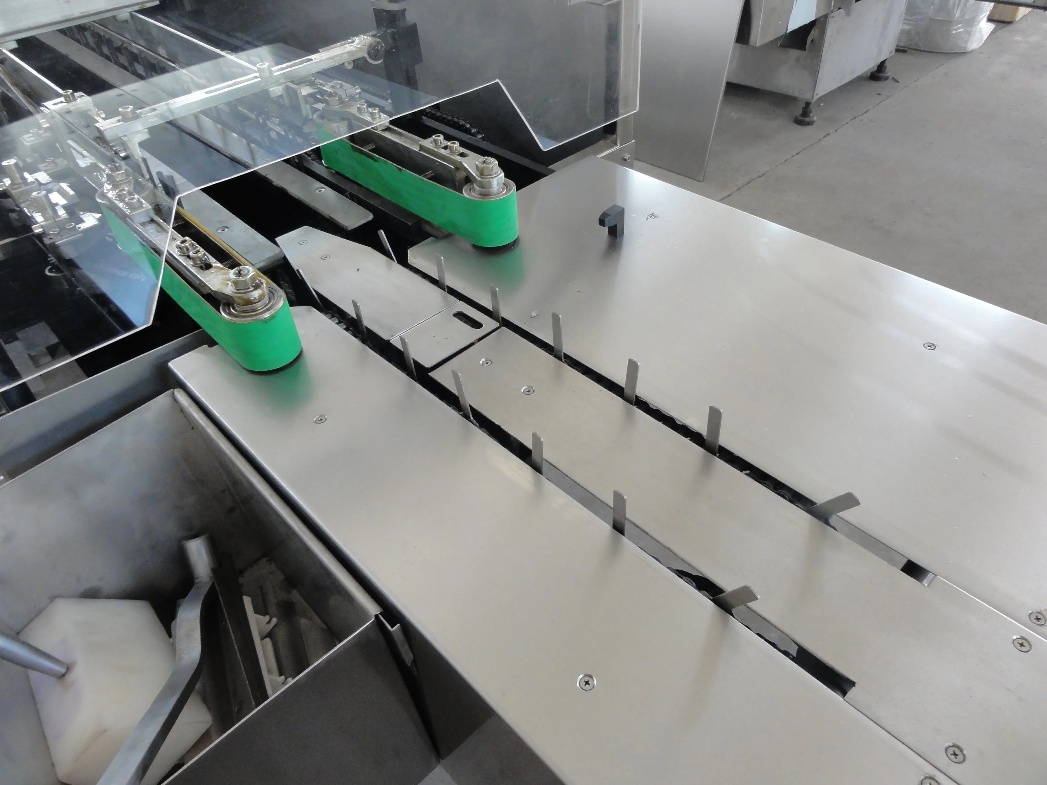 
AUTOMATIC BOX PACKING MACHINE FOR TOOTHPASTE IN TOOTHPASTE MAKING LINE 