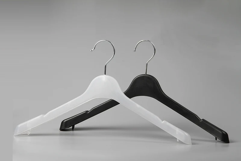 Short neck plastic slim hangers non flocked, hangers with logo