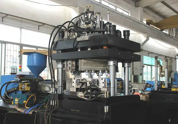 Chinese factory price rotary stattion full-automatic injection stretch blow molding machine for sports water bottles