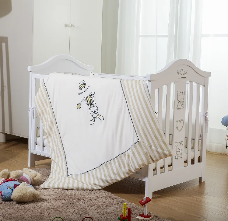 4-in-1 Luxury White Pine Wooden Non Toxic Baby Crib Safe Painted Bedstand Wood Bassinet Single Cot