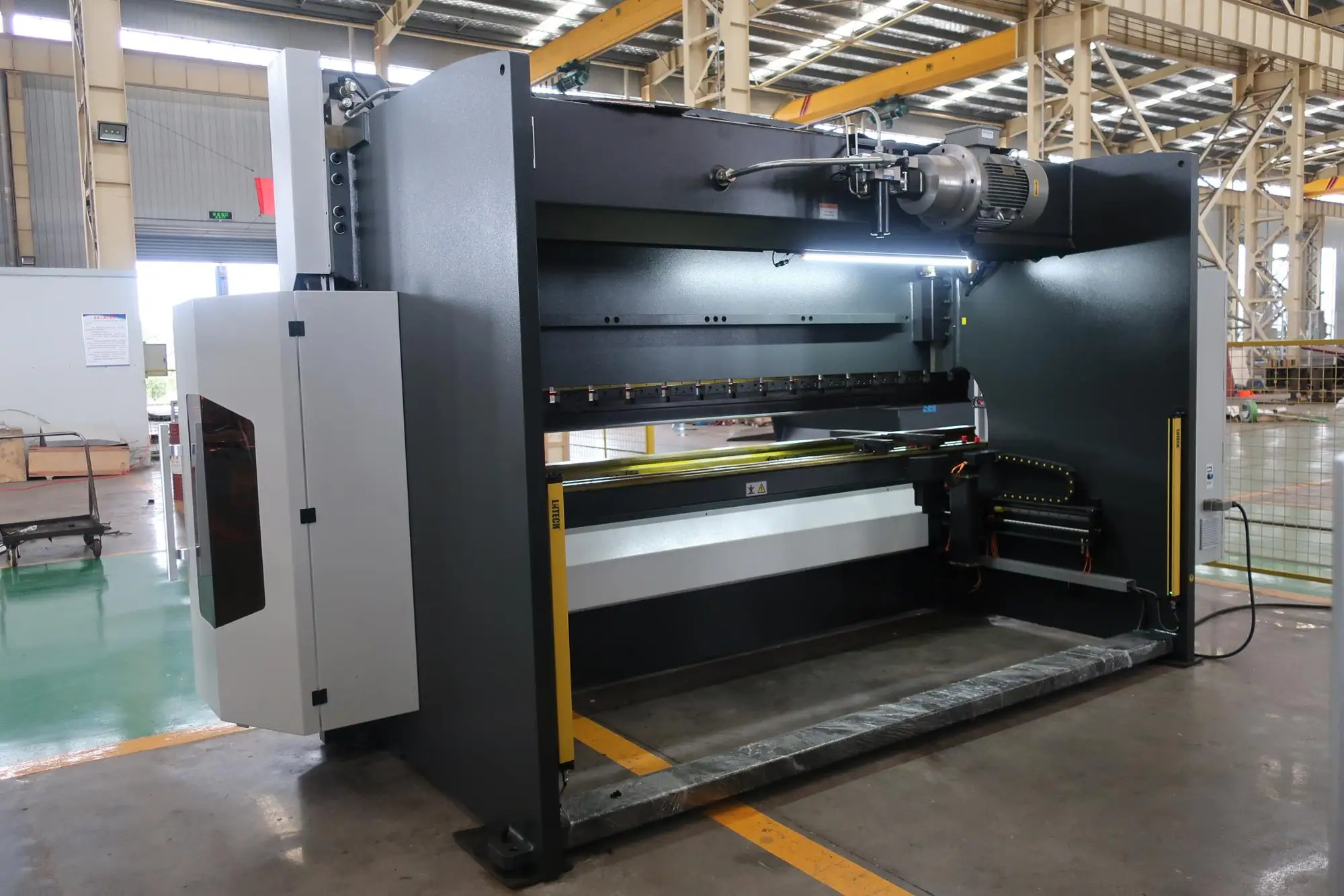 Accurl High precision cnc press brake with Germany system