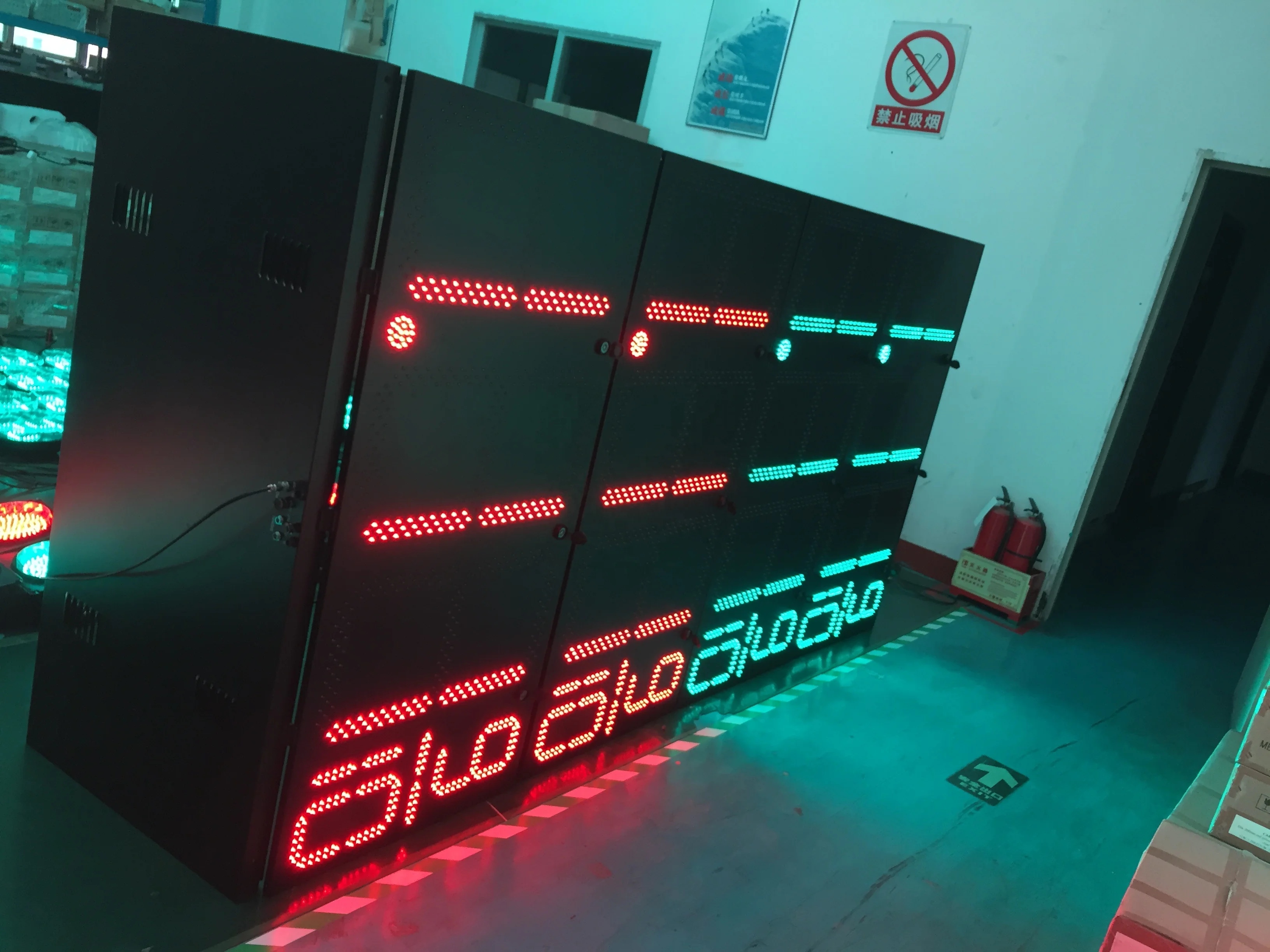 Petrol station LED screen price display outdoor