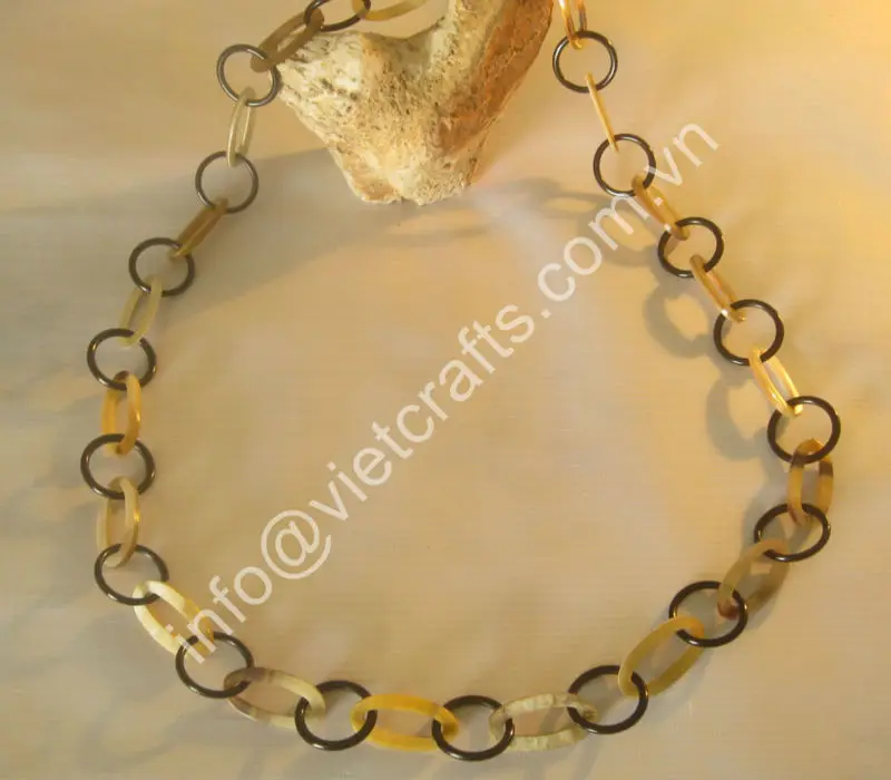 
Water buffalo horn necklace/horn chain, length 100cm. Round link horn design 