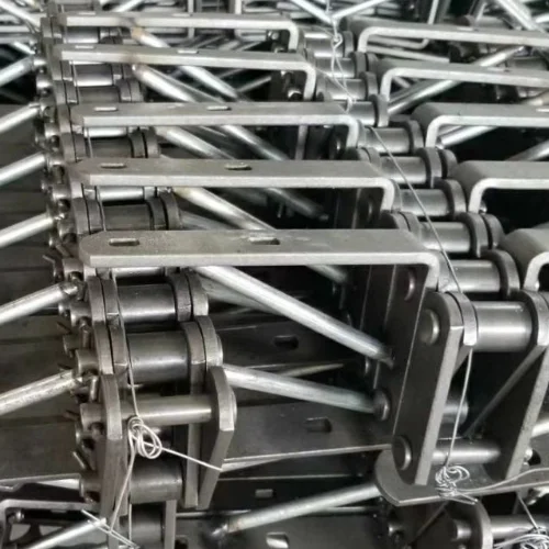 M112 Metric conveyor chain with Flight attachment