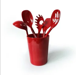 Разноцветные кухонные инструменты из меламина