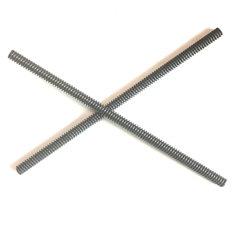 Черный квадратный резьбовой стержень и гайка