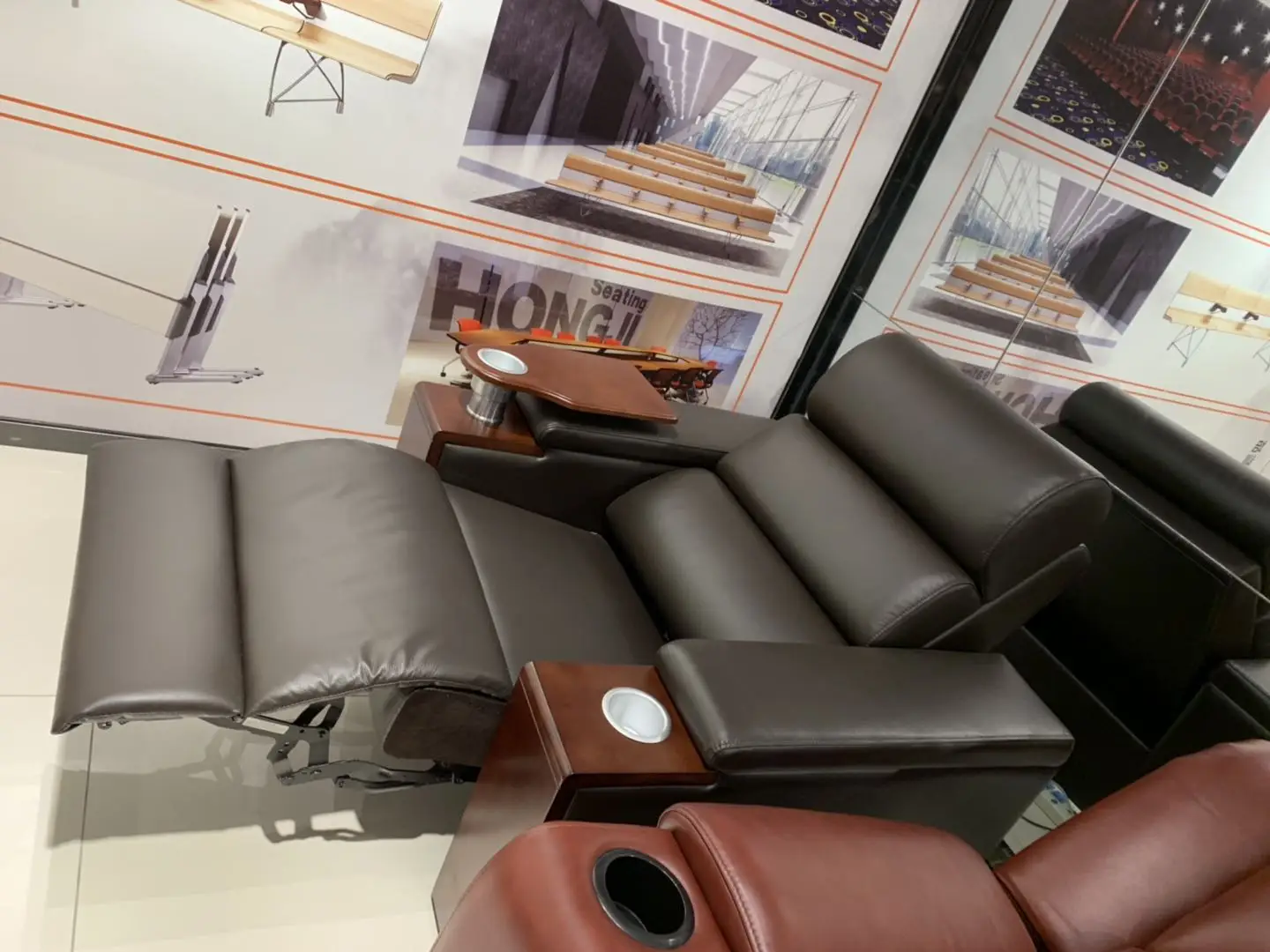 Promotion Top great leather home VIP 3d cinema hall chair with footrest for sale