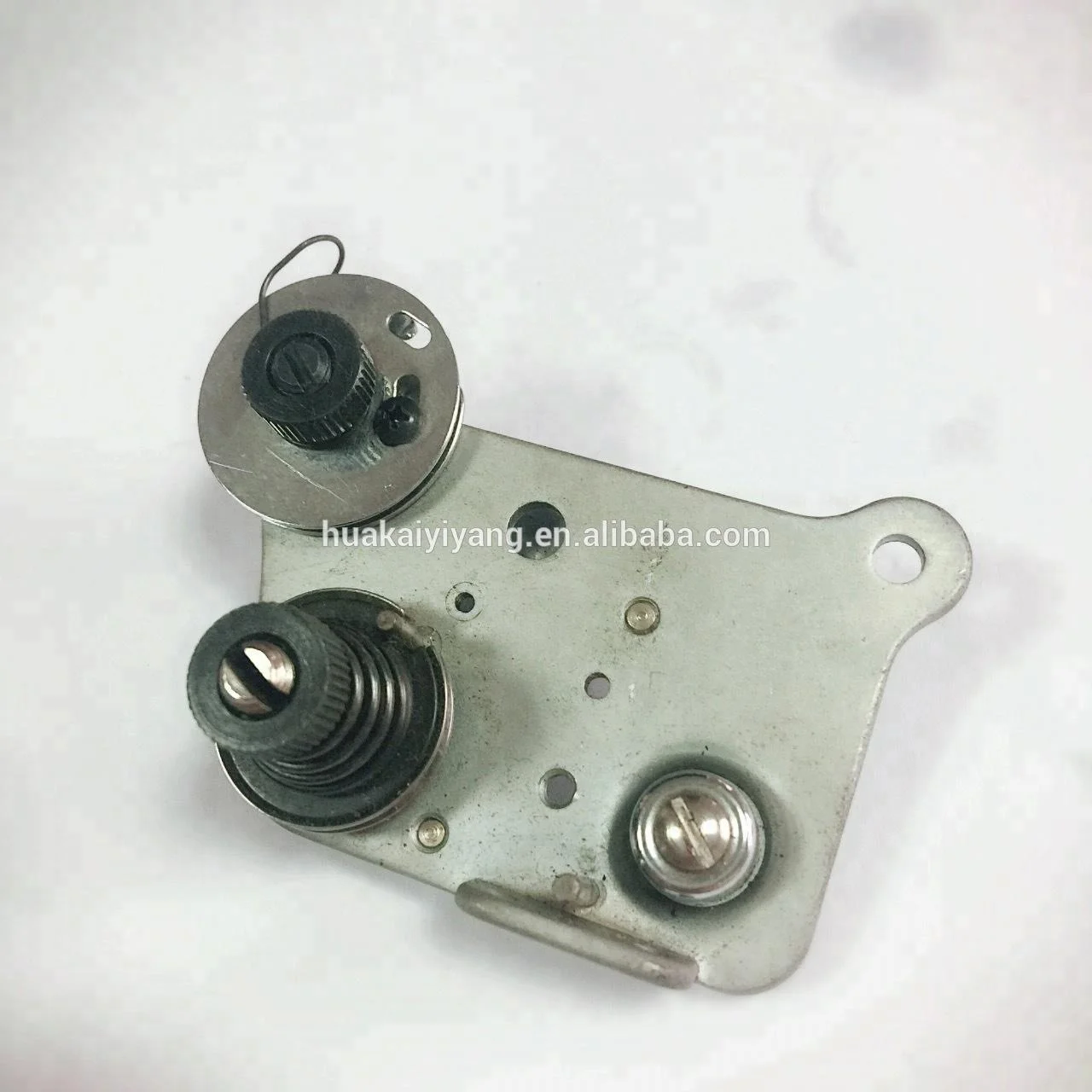 Устройство для натяжения двойной иглы, детали швейной машины