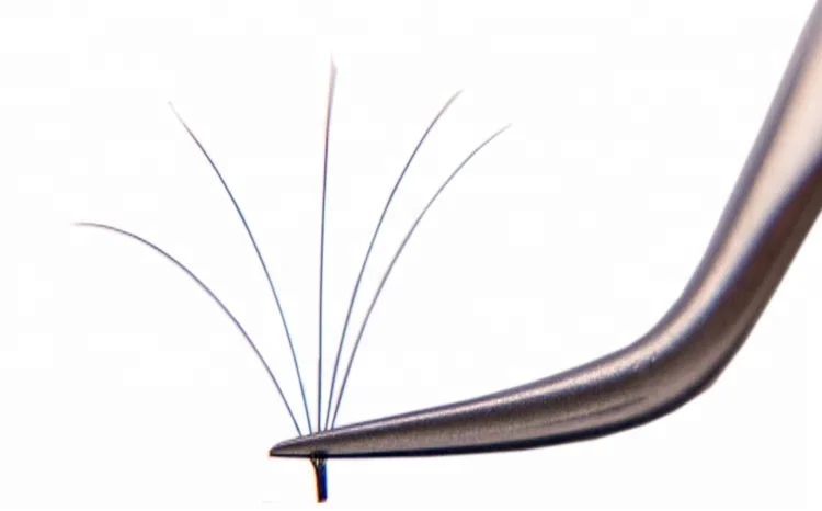 
homemade rubber non toxic low fume low viscosity flawless bond thin eyelash eyeliner glue with the eyeliner effect 