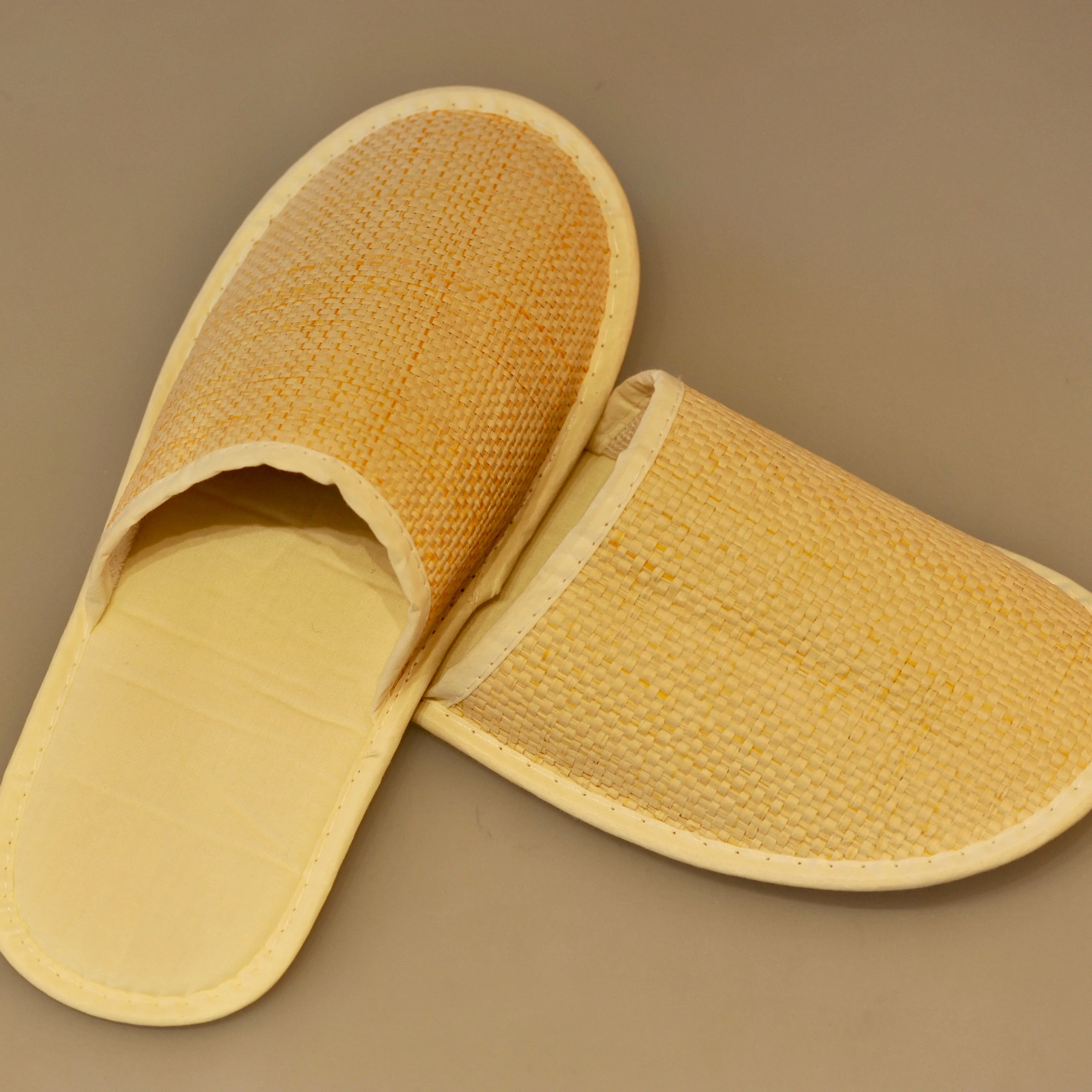 
Eco friendly disposable paper fabric slipper for hotel and bathroom 