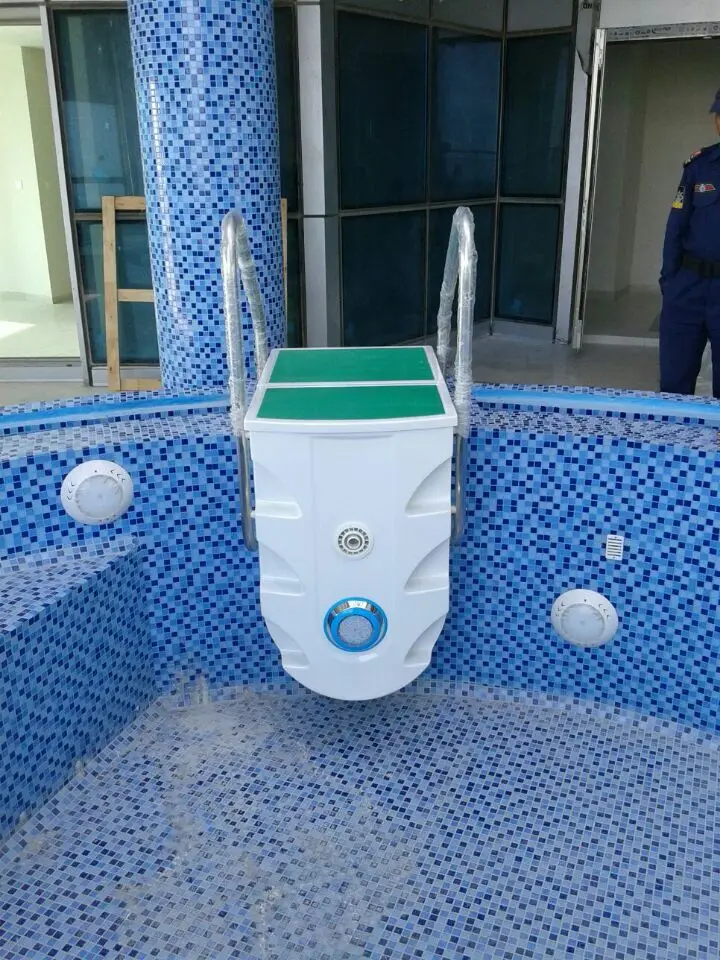 Compact pool filter 25m3/h flow rate wall-hung pipeless swimming pool filter