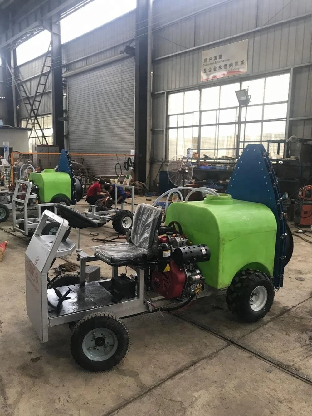 
High Quality Pesticide Ride-on Agriculture Sprayer Machine Pump Engine,pump 14-60(l/min) Provided 1.8km-4.8km/h CN;GUN 18cm 36ah 