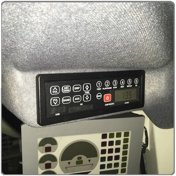 HIDAKA hot sale HI-M99 12v 24 volt car radio automatic exchange AM FM with AUX-IN for excavator