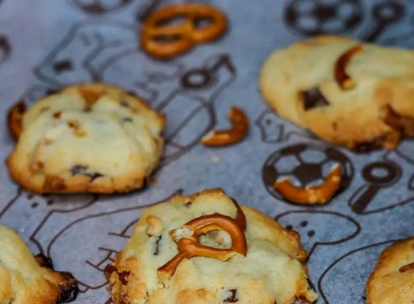 Wholesale 40 gsm virgin parchment  roasting paper and baking paper in natural brown and white sheet with printing