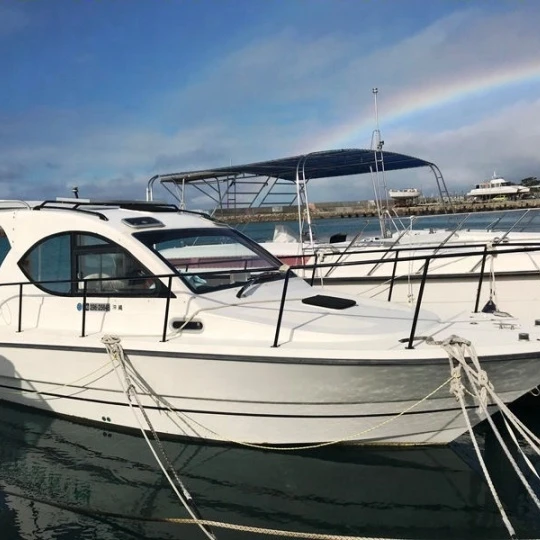 Рыболовная лодка с центральной консолью высокого качества