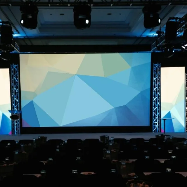 Small Pixel UHD Screen Indoor P2.5mm LED Display Panel for Rental/Hire