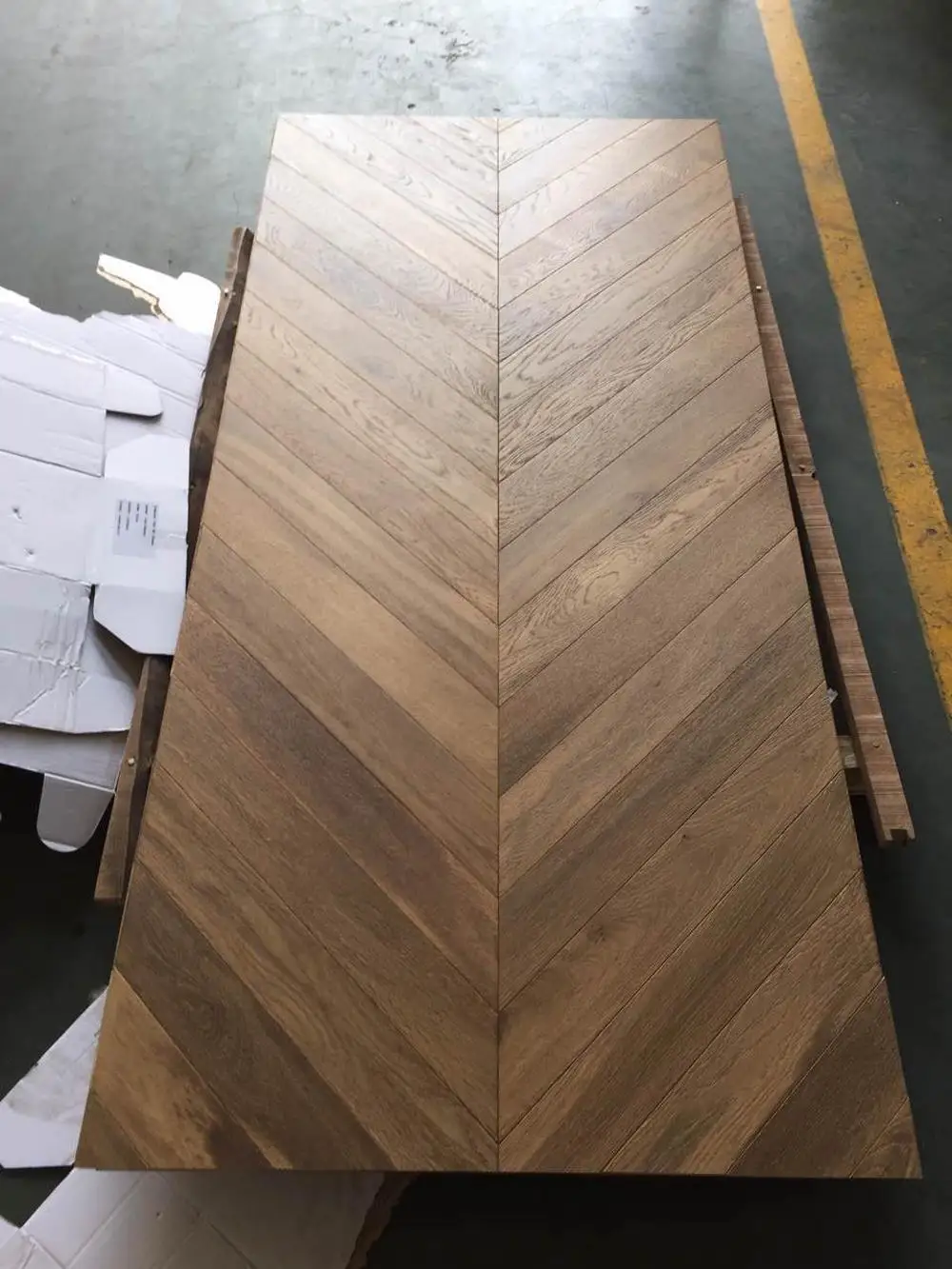 Popular Hardwood Chevron Engineered Wood Flooring