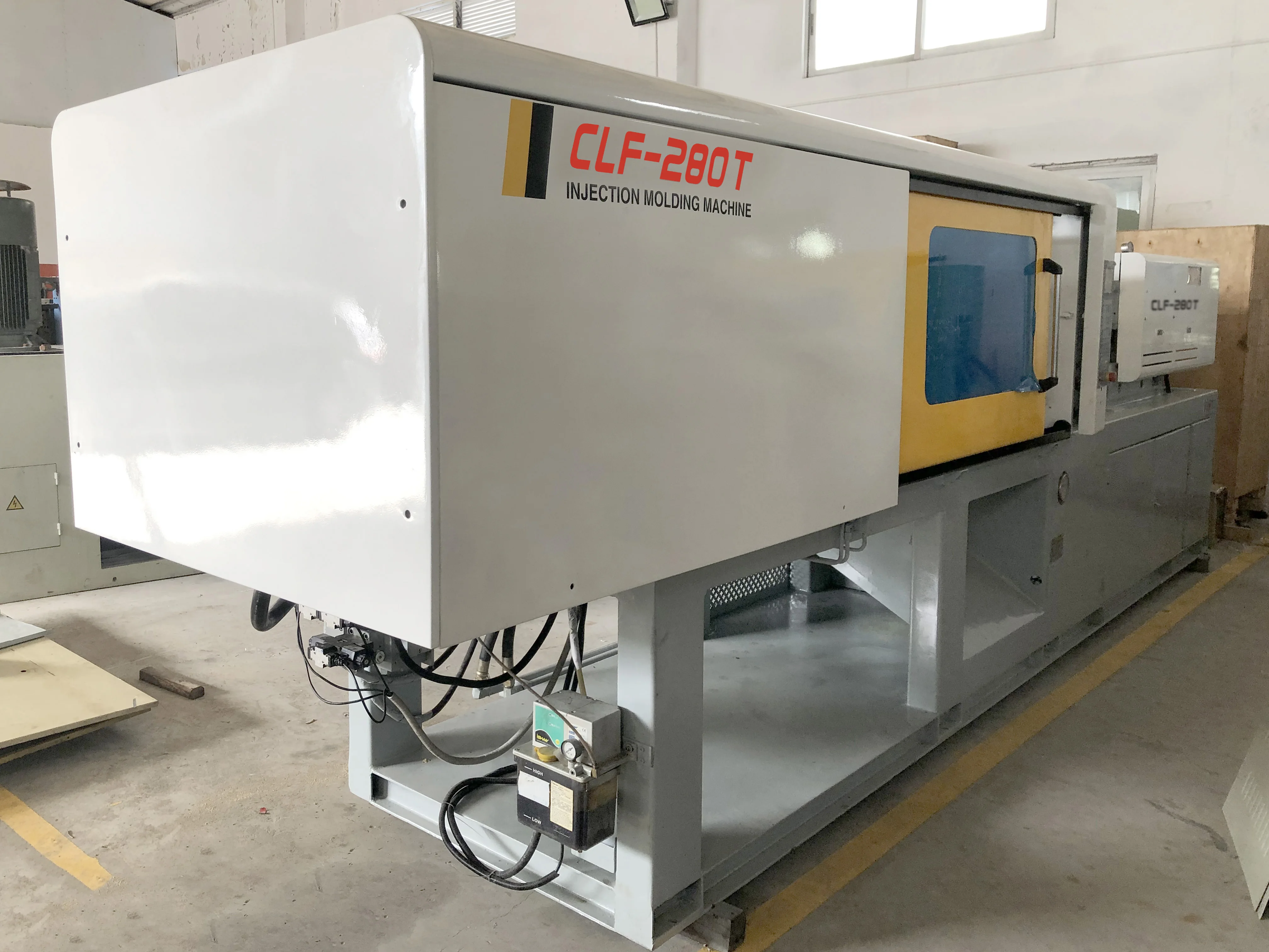 CHUAN LIH FA CLF-180T used injection molding machine  plastic servo injection molding