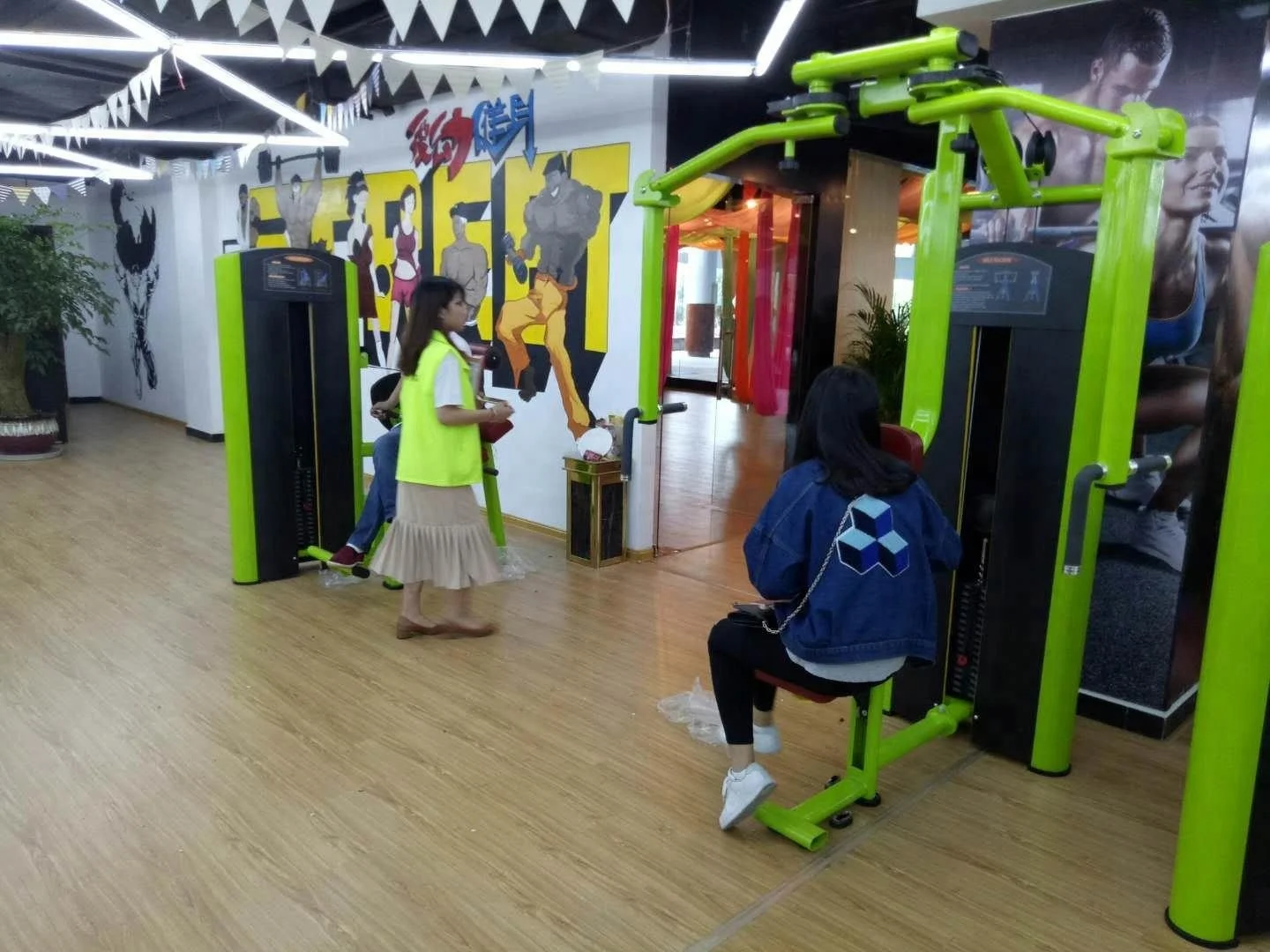 Gym Fitness Equip Pec Deck  Pectoral Fly Machine
