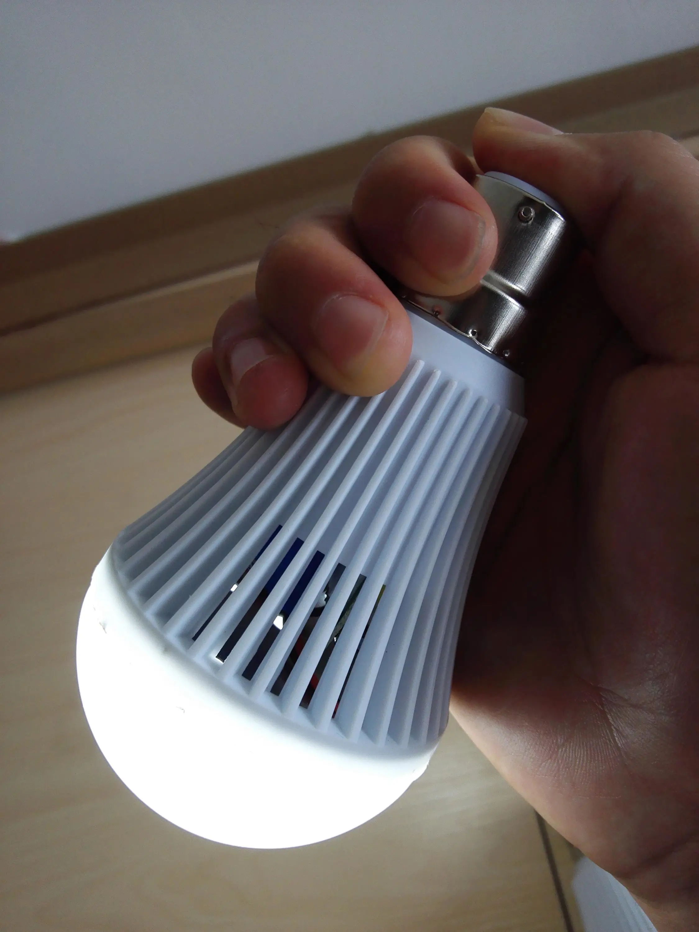 led emergency bulb E27 B22 base intelligent led bulb