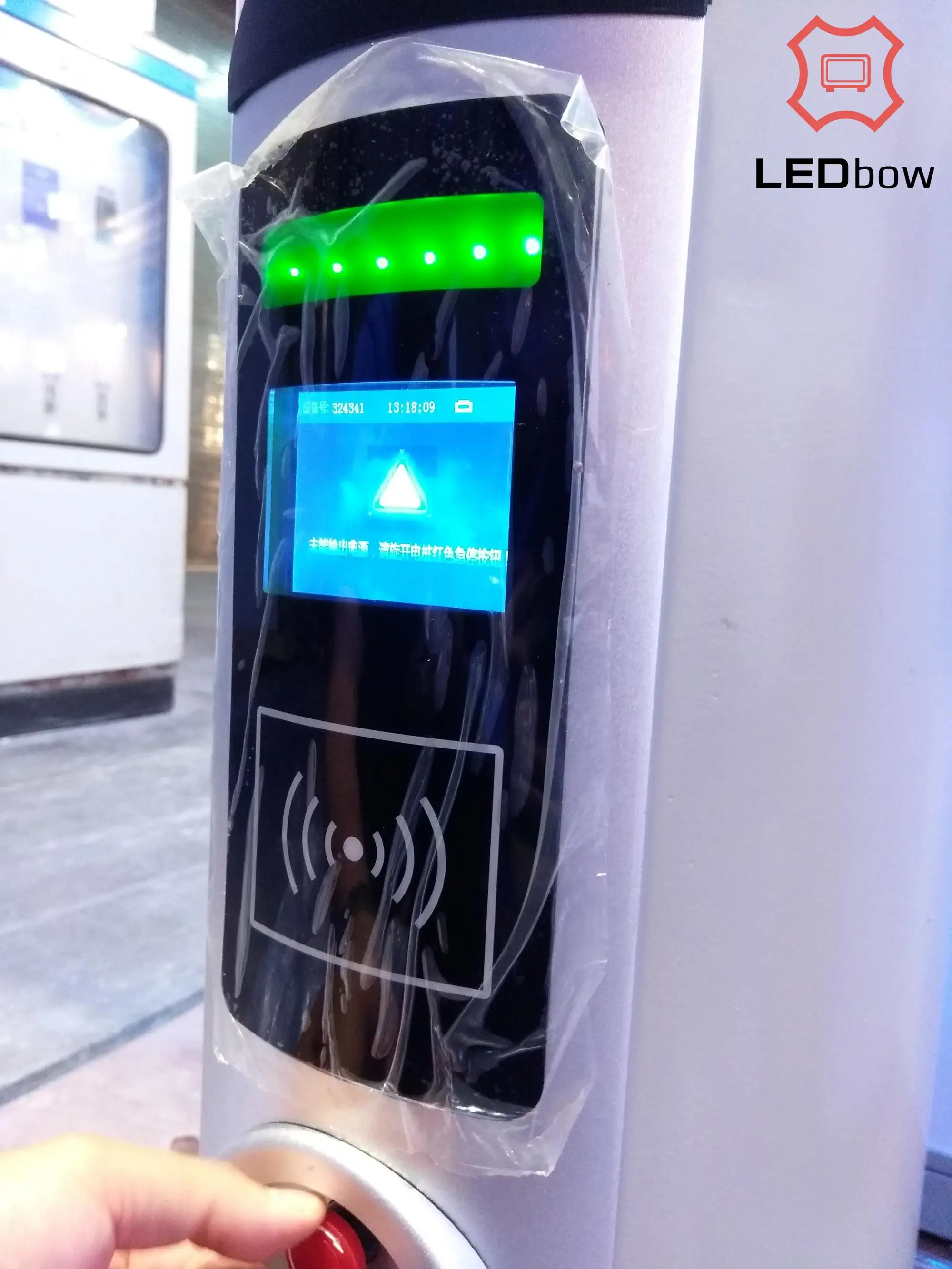 
LEDbow Integrated smart pole with Solar Street Light Smart Display Intelligent Monitoring Emergency Button Video CCTV all in one 