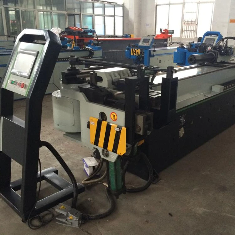 Three-dimensional tube bending machine