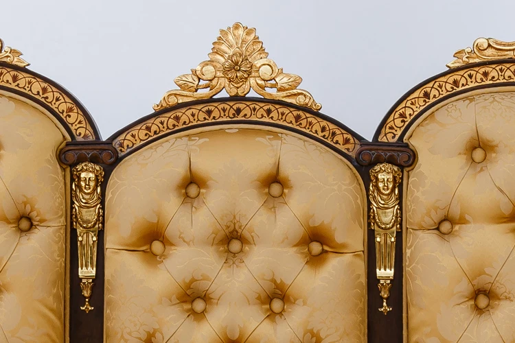 French Luxury Home Furniture Antique Sofa Set Dining Room Furniture Sectional Sofa Italian Royal Style Wooden European Style 1pc