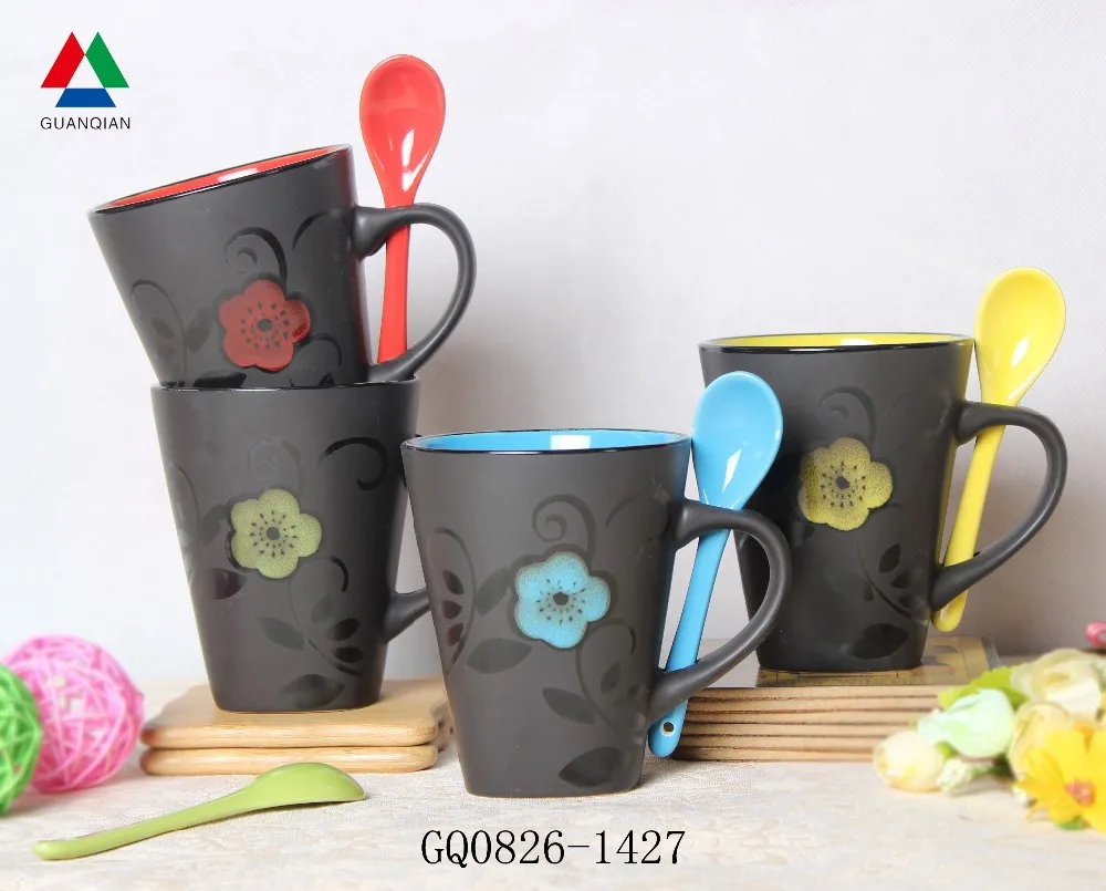 2020 Factory direct matt black ceramic mug with hand paint flower