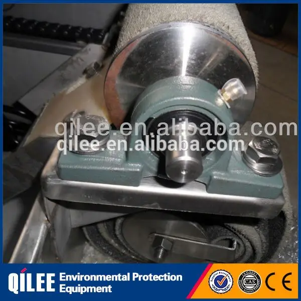 Belt oil skimmer for oily water separating