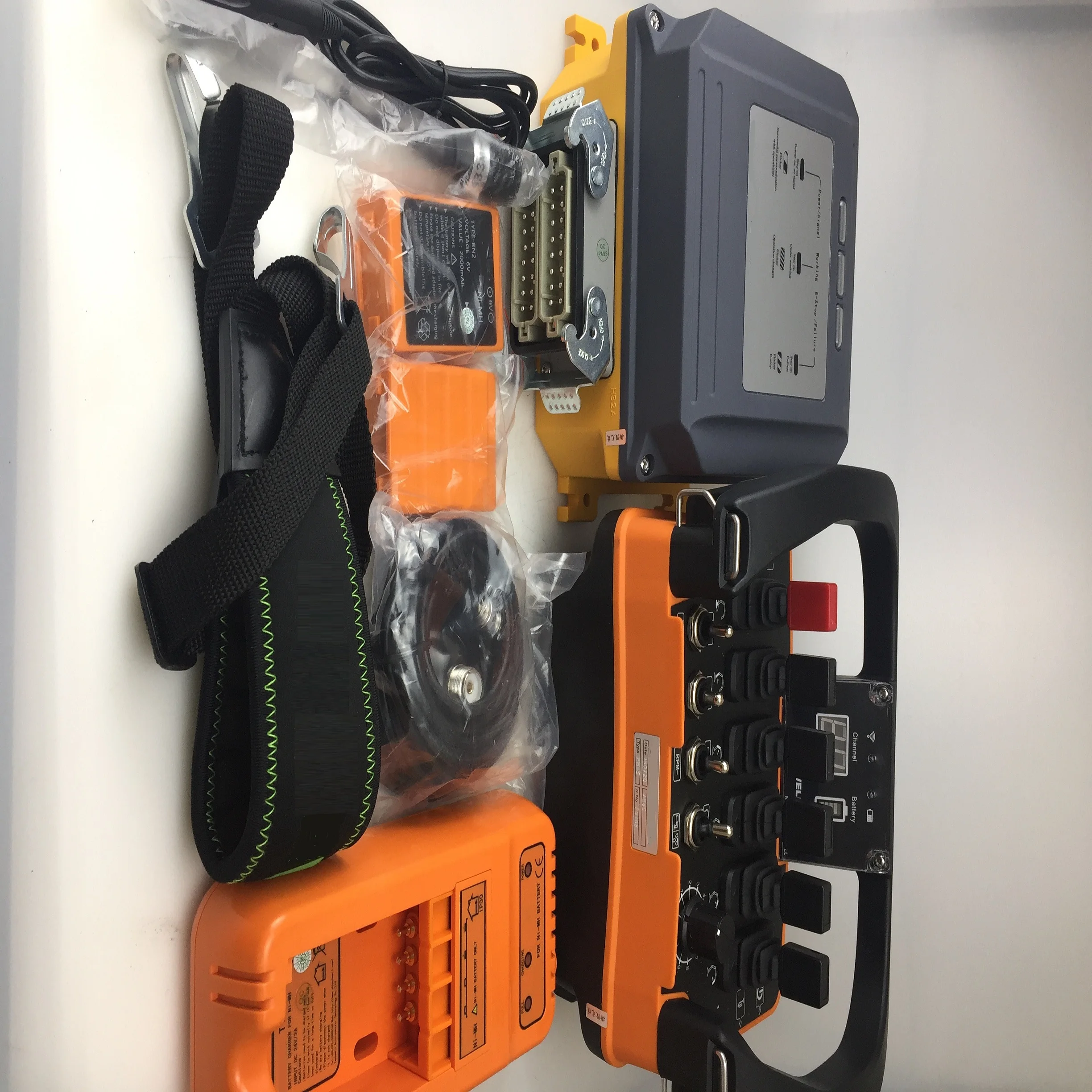 High Quality Sanyi Putzmeister Zoomlion Junjin concrete pump spare parts remote control HBC727 /HBC735 Made In China