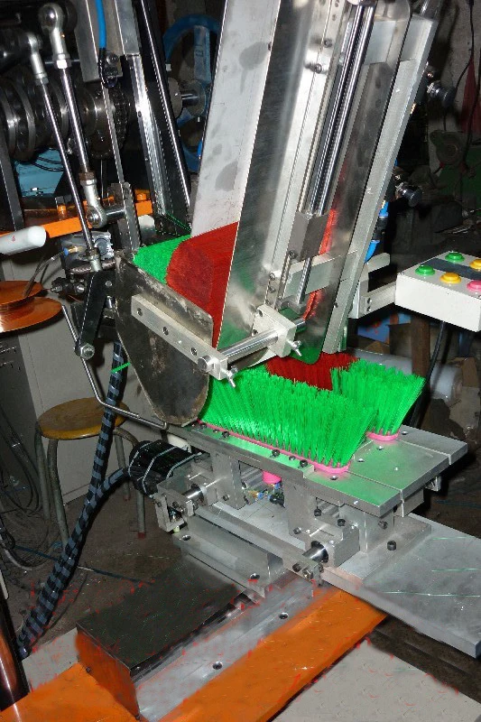 plastic brush making machine/cleaning brush making machine/hair brush making machines