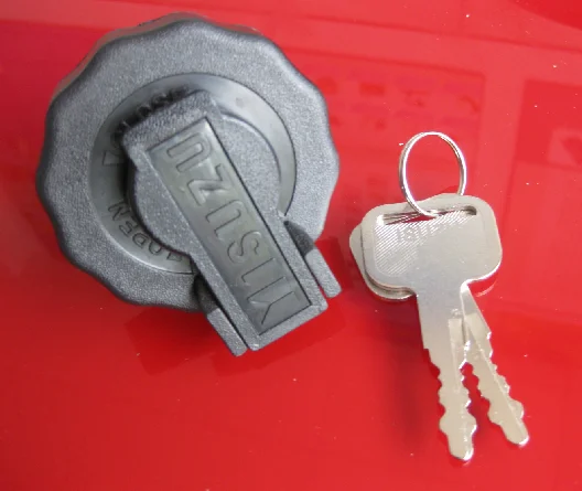 крышка бака 8-94160028-0 for Isuzu NHR NKR 100P DM16