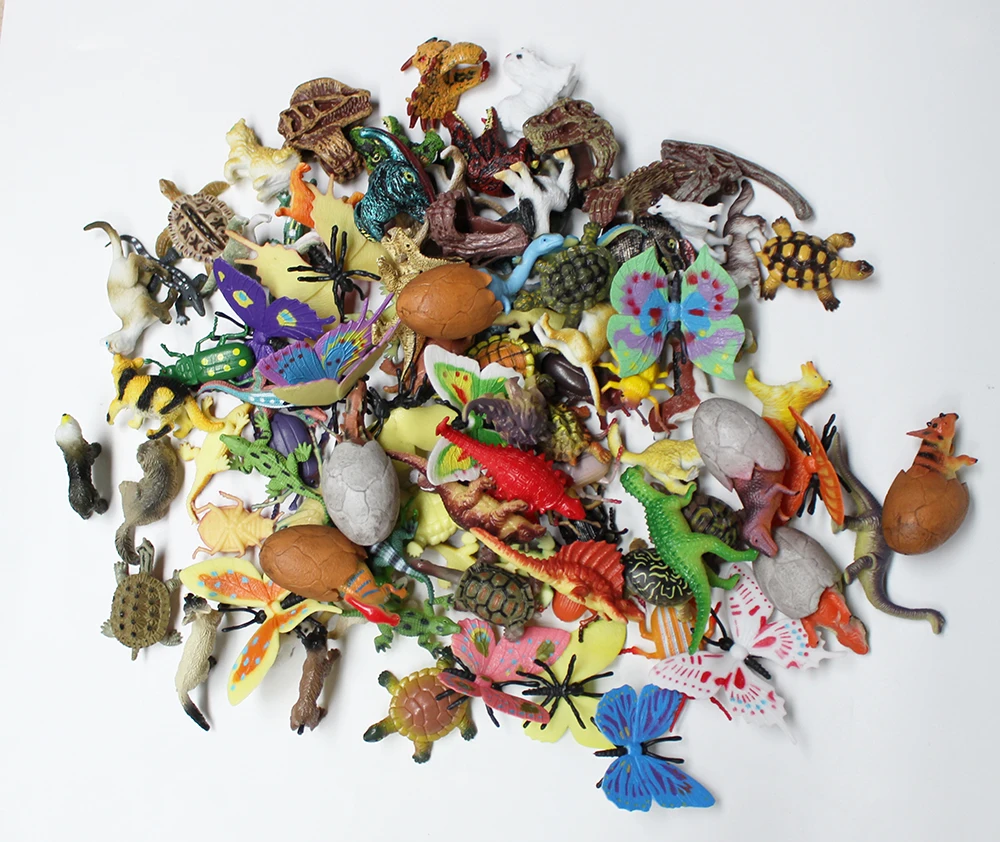 Promotional bulk 2021 funny small bath bomb figure gift mini plastic animal OEM capsule toy 20-60mm