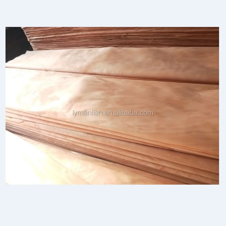 Нарезанные виниры из натурального красного дерева