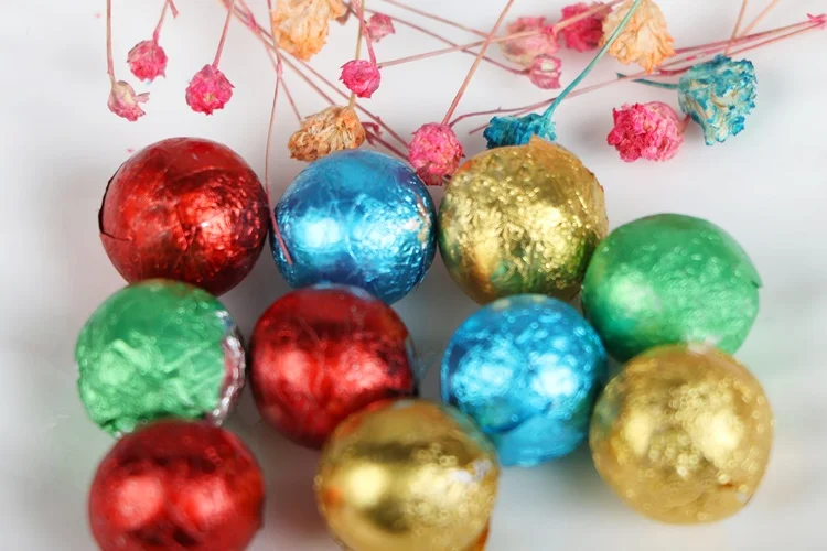 
Ball shape center filled white chocolate candies 