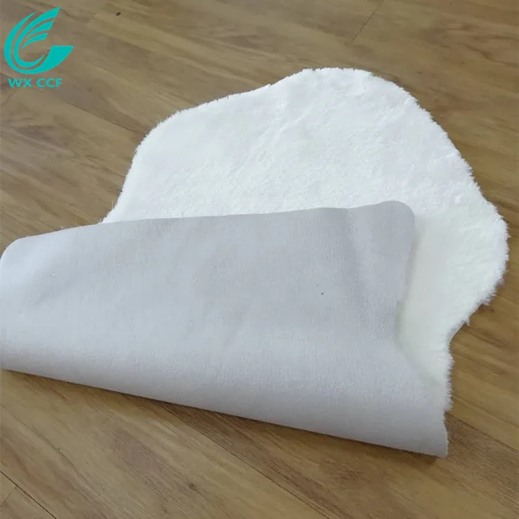 Белый ребенок из овчины следующий дубленка из искусственной ковер