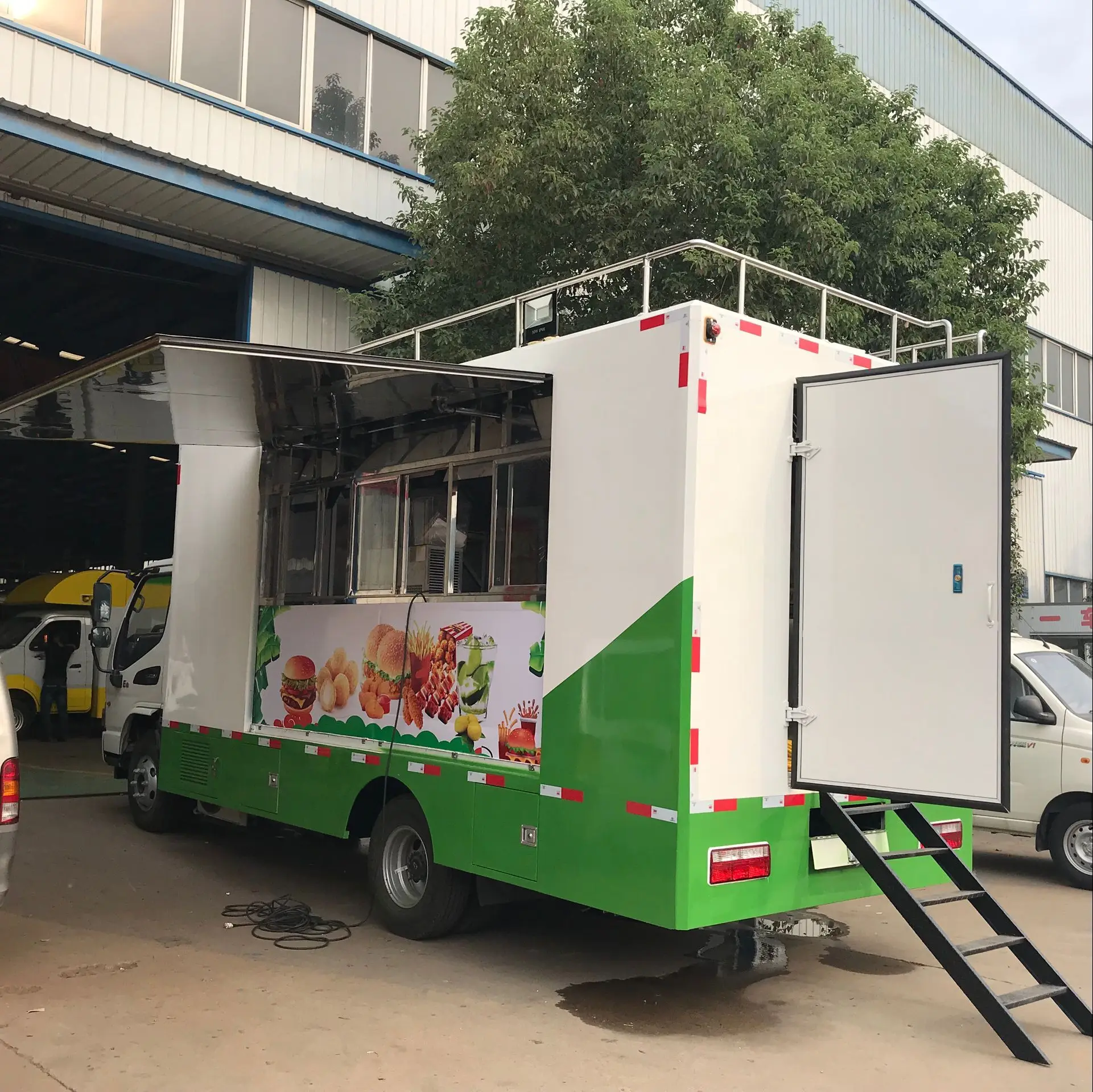 Factory customized JAC diesel engine mobile drink snack truck mobile shop food vans