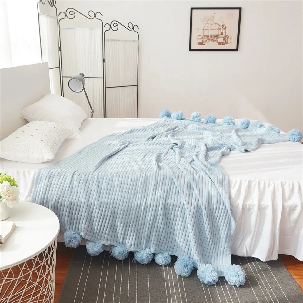 Popular INS design 100% Cotton Knitted Throw Blanket With Pompom