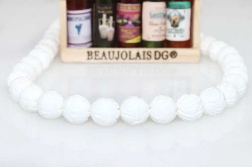 
Size 8 10 12 14mm, carving Lotus shape, natural white deep sea shell Tridacna round beads 