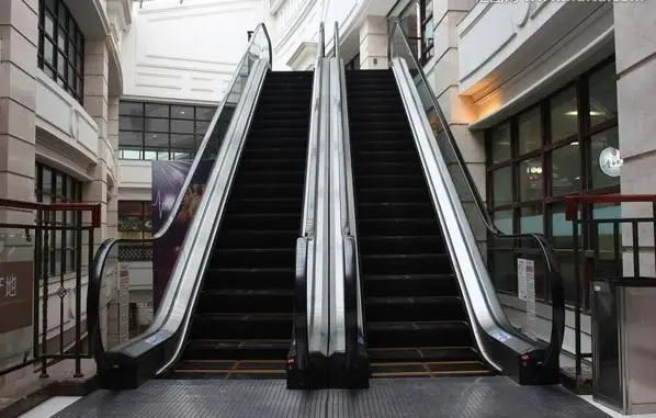 High- end definition without noise step 600-800-1000 35 angle escalator