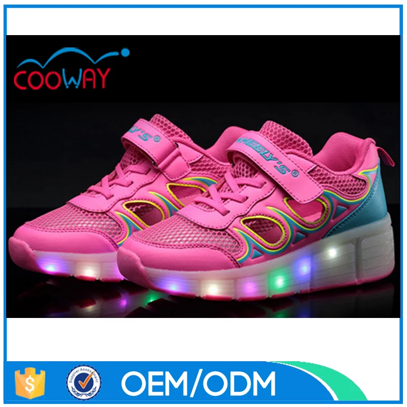 Приятный дизайн красота девушки светодиодное освещение роликовых коньках обувь для лета