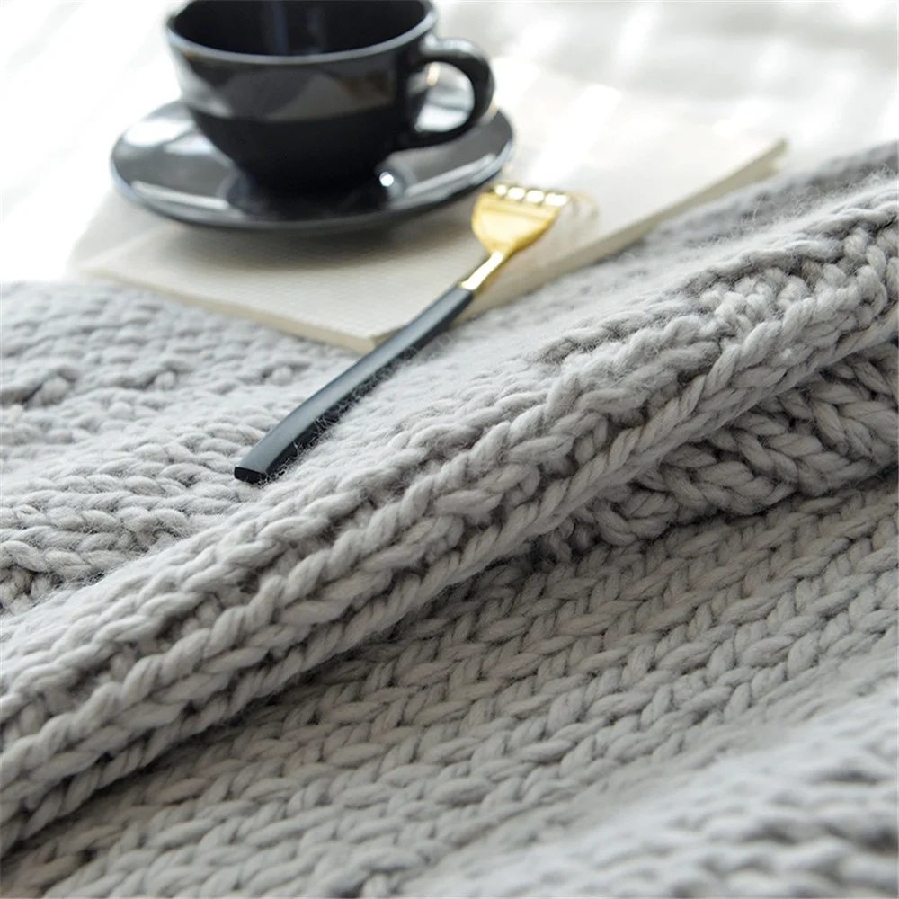 Super Soft 130X160cm iceland yarn knitting sofa Throw blanket with Pompom