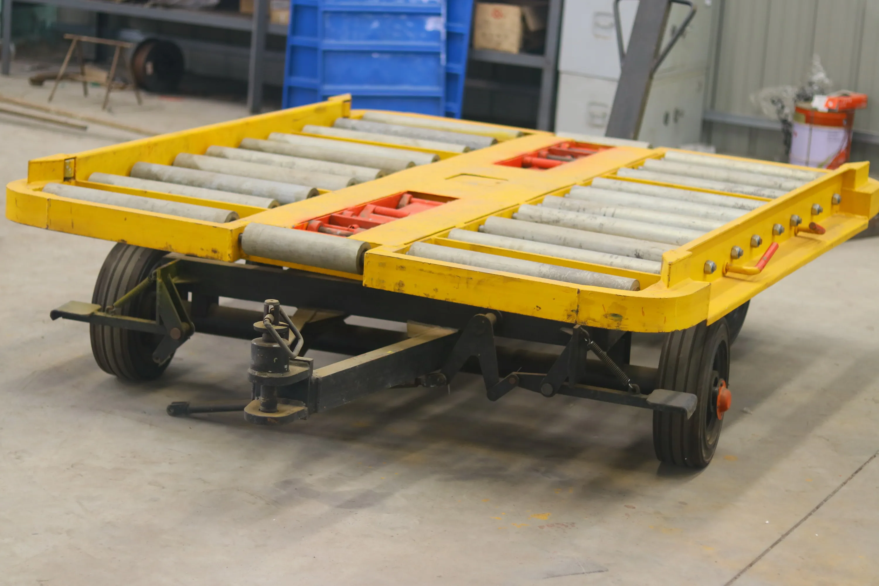 tractor towing dolly/ airport baggage dolly